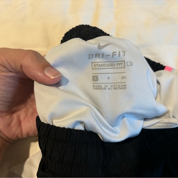 Girls Nike Shorts - Picture 3 of 5